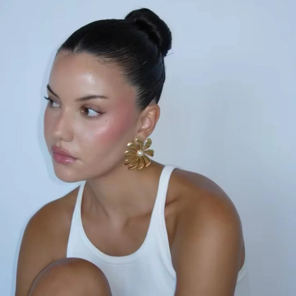 Anthropologie Flower Pearl 18K Gold Stainless Steel Waterproof Earrings - Picture 5 of 9